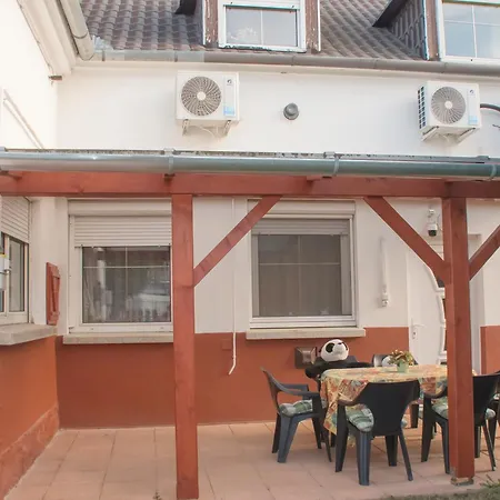 Tiszafa Vendeghaz Bed & Breakfast